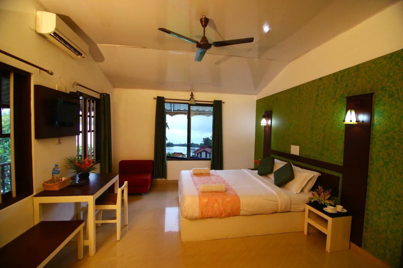 Green Palace Ayurveda Resort, Alleppey Alappuzha Exteriör bild