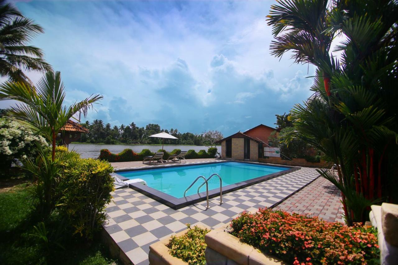 Green Palace Ayurveda Resort, Alleppey Alappuzha Exteriör bild