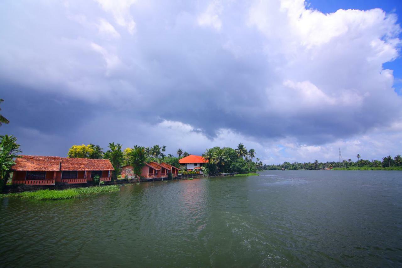 Green Palace Ayurveda Resort, Alleppey Alappuzha Exteriör bild