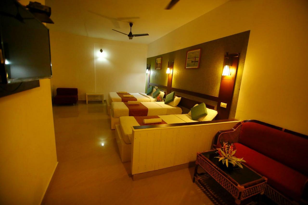 Green Palace Ayurveda Resort, Alleppey Alappuzha Exteriör bild