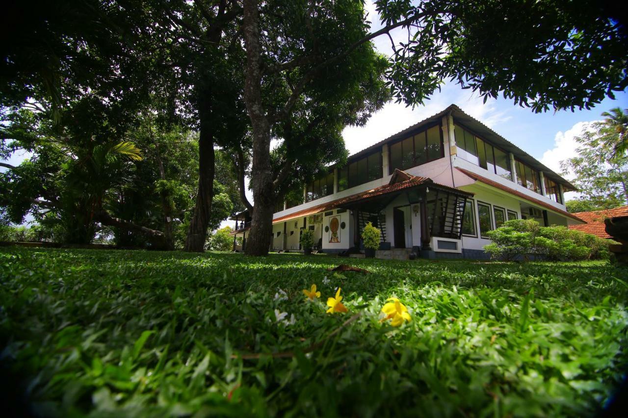 Green Palace Ayurveda Resort, Alleppey Alappuzha Exteriör bild