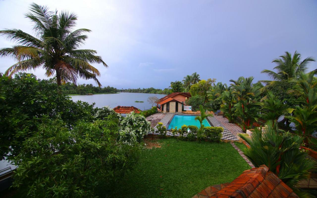 Green Palace Ayurveda Resort, Alleppey Alappuzha Exteriör bild
